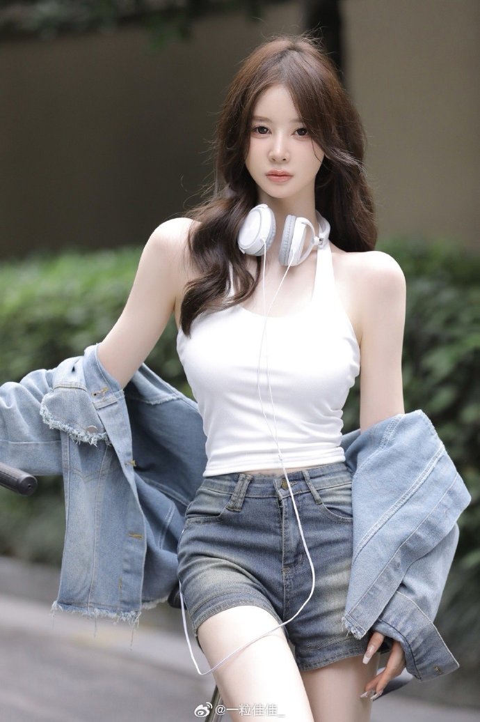 奇怪的她
